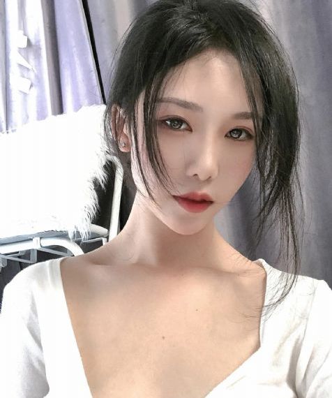 h翘屁嫩男吃军人的大东西视频