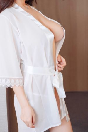 秋霞露丝