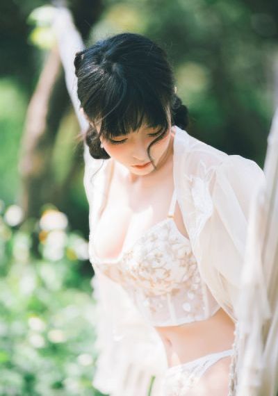 公交车扒开稚嫩挺进去j电影